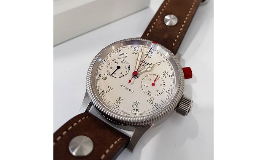 Hanhart uses a modified Swiss-produced Valjoux automatic movement in its very elegant Pioneer Mk1 chronograph